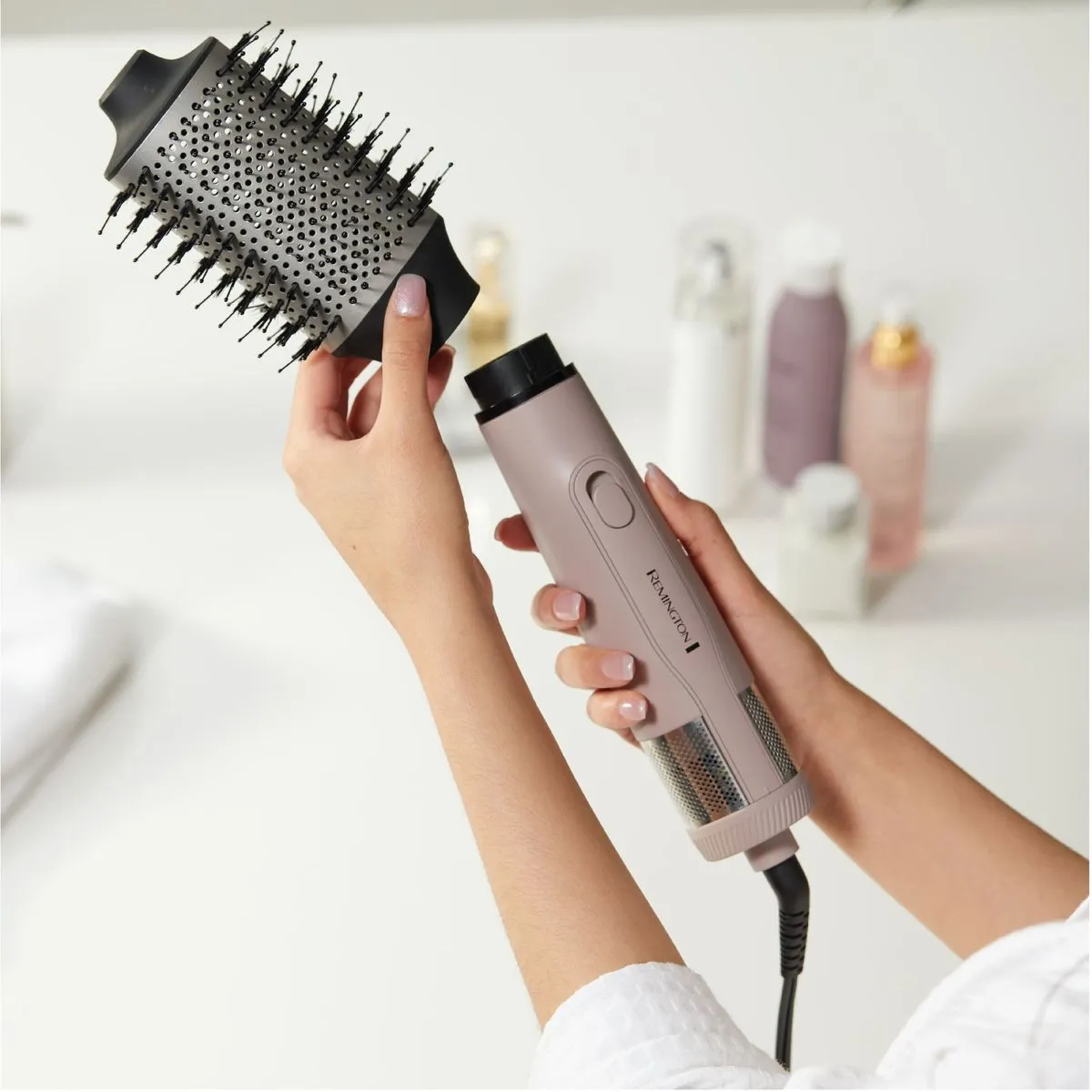 Cepillo Secador de Aire Ovalado con Barril de Cerámica y Titanio | Seca, Alisa y Da Volumen al Cabello Remington AS15A - Image 7